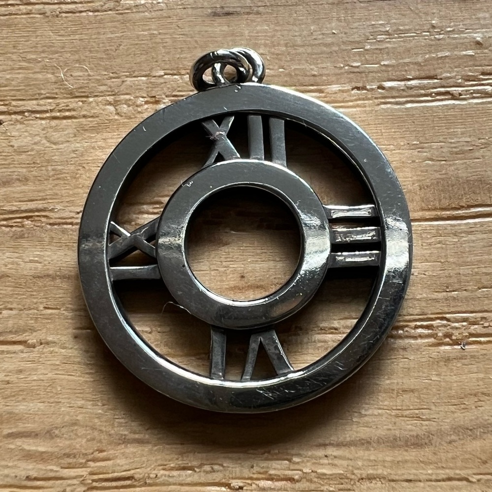 Tiffany & Co. vintage Atlas 16mm pendant. 925 silver.